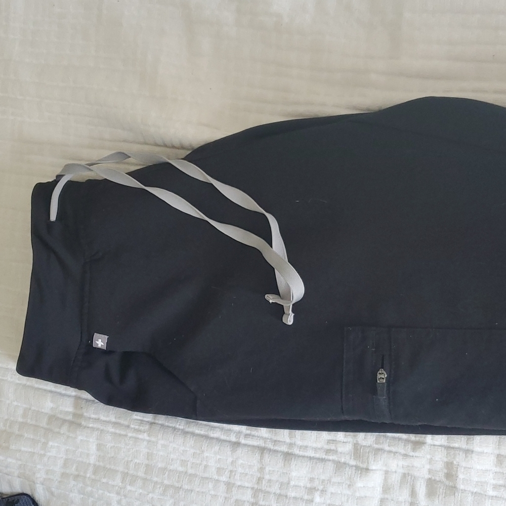 Figs Zamora black scrub jogger pants